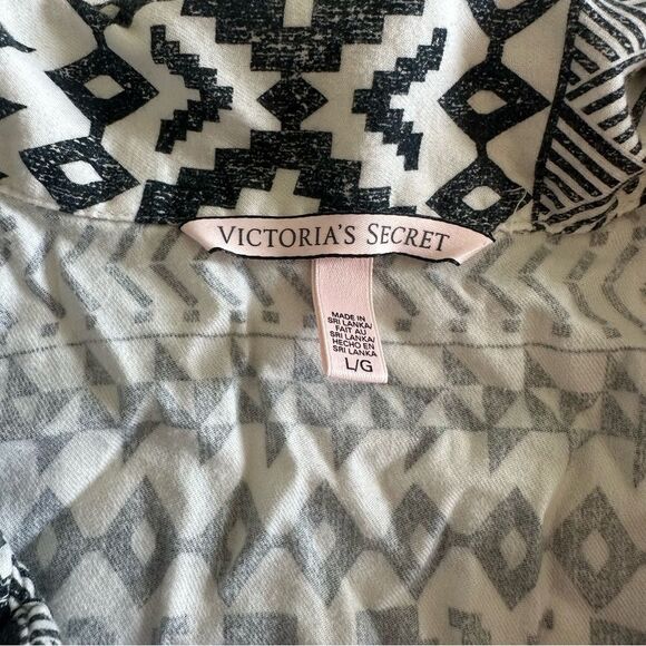 Victoria's Secret Size L Black and White Aztec Print Long Sleeve Pajama Dress - Picture 4 of 4